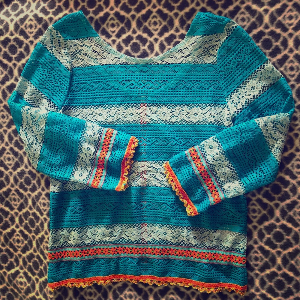 Fun summer top! Bright colors and great detailing